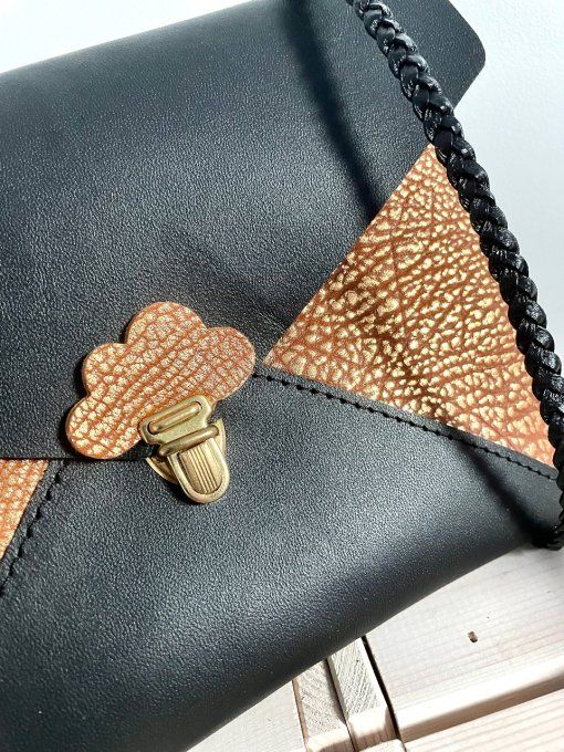 Pochette Nuage Noir / Camel doré